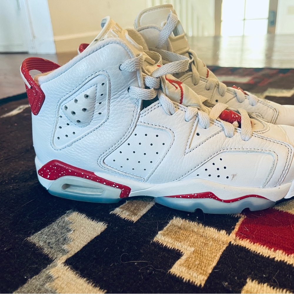 Air Jordan 6 Red Oreo Size 4Y